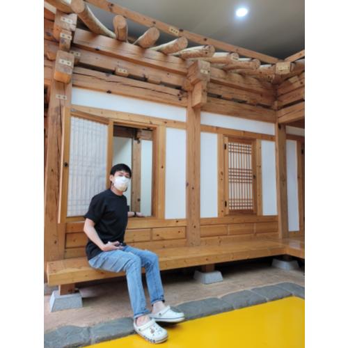 김동건
